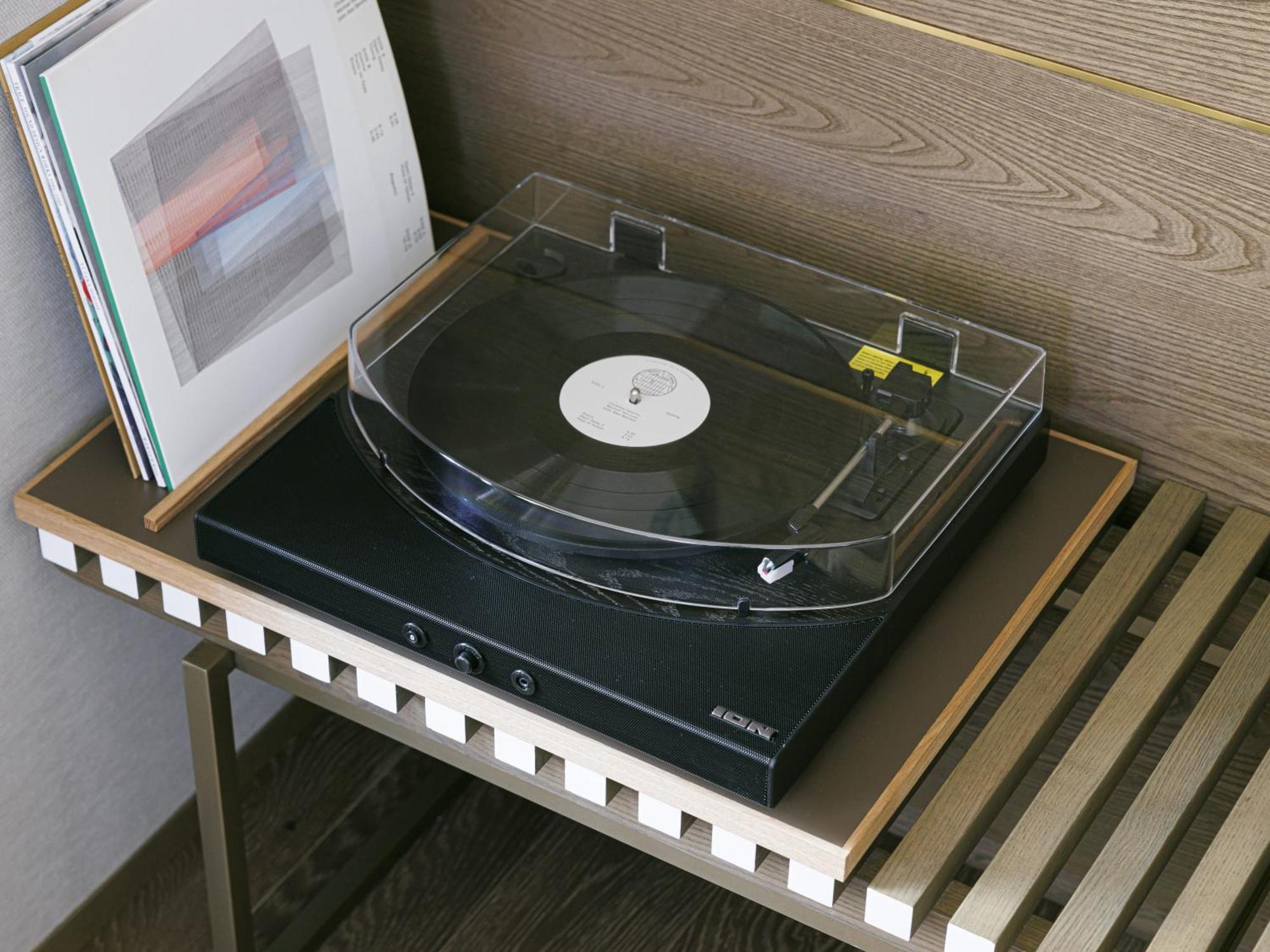 Good Nature Hotel Kioto Pokój zdjęcie A turntable